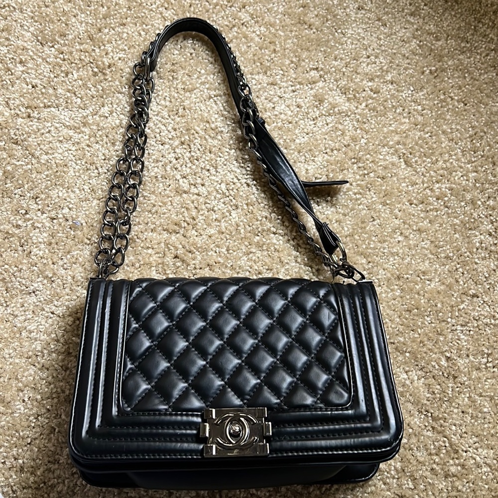 CHANEL
Calfskin Quilted Medium Boy Flap Black